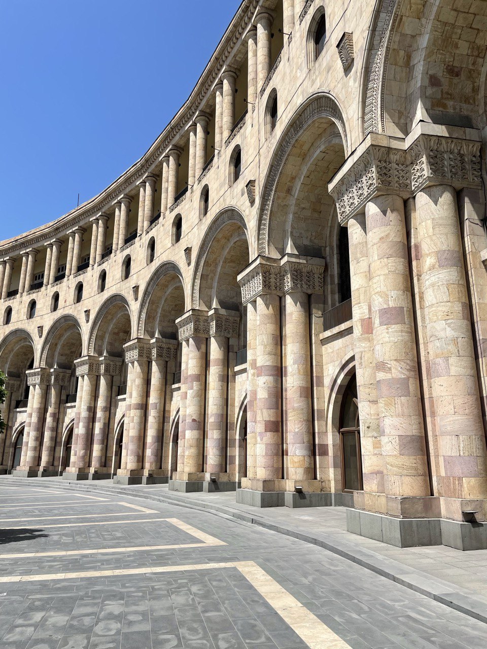 Azg Araj Logo Symbolism: United by our Arch (Kamar)